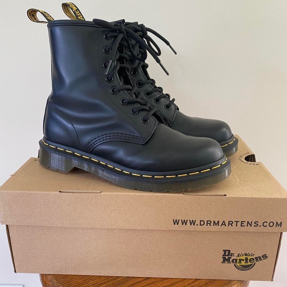Dr. Marten 1460 Smooth Leather Lace Up Boots